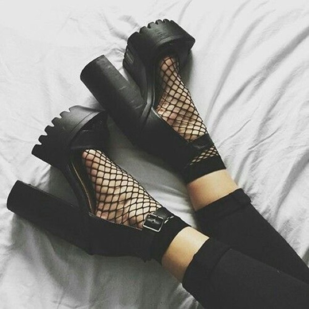 Fishnet Socks - Picture 3 of 4